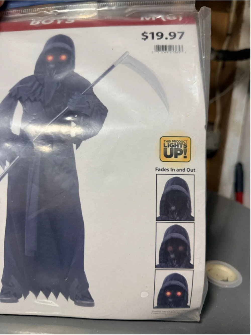 Boys Fade in and out Phantom Costume size med-8. Black red eyes 5 pc. Sickle